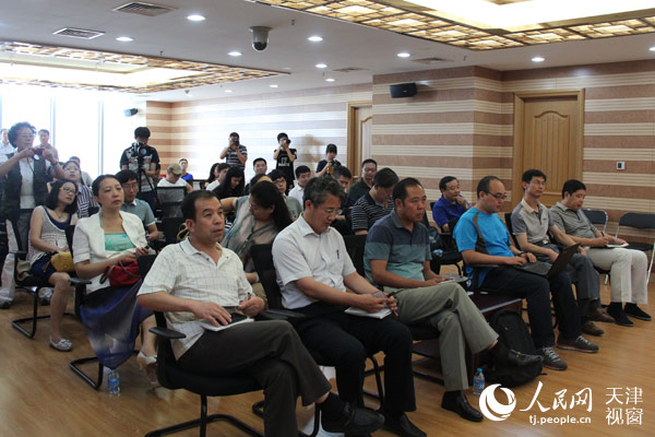 天津市滨海新区投促中心举行招商工作新闻通气会8日上午举行。（摄影：周君）
